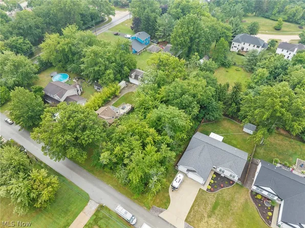 Morris Dr, Strongsville, OH 44149