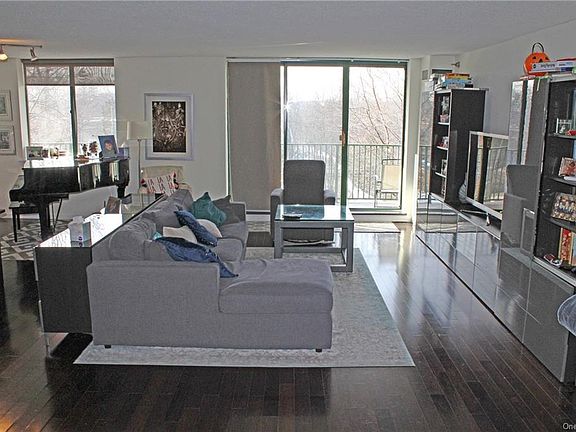 3rd image of 302 Church St APT 2A