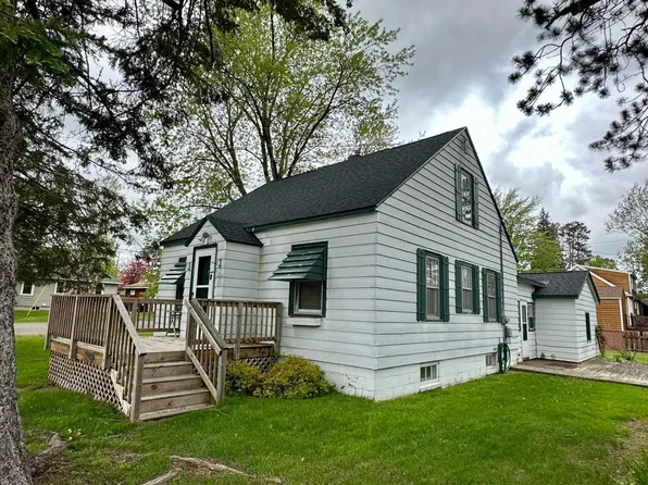 145 5th St, Moose Lake, MN 55767
