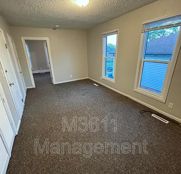 911 Washington St #3 — Photo 4