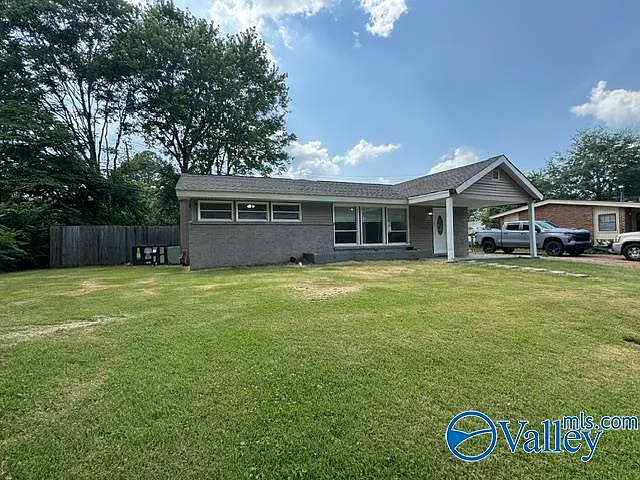 3 bed, 1.0 bath, 1585 sqft, $1,645 — Photo 2
