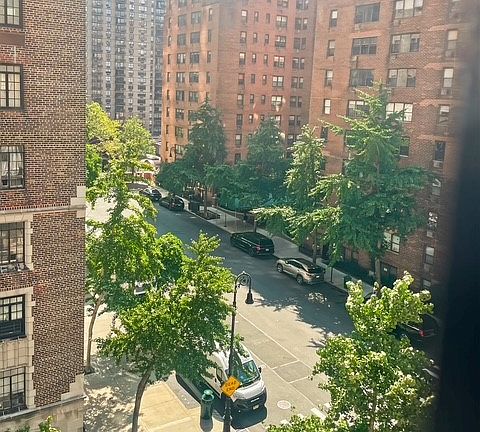 3rd image of 25 Tudor City Pl #261