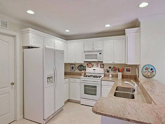 4th image of 1833 Pointe West Way