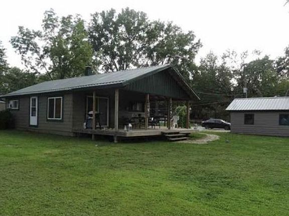 Adorable place right on the water 5 lake chain