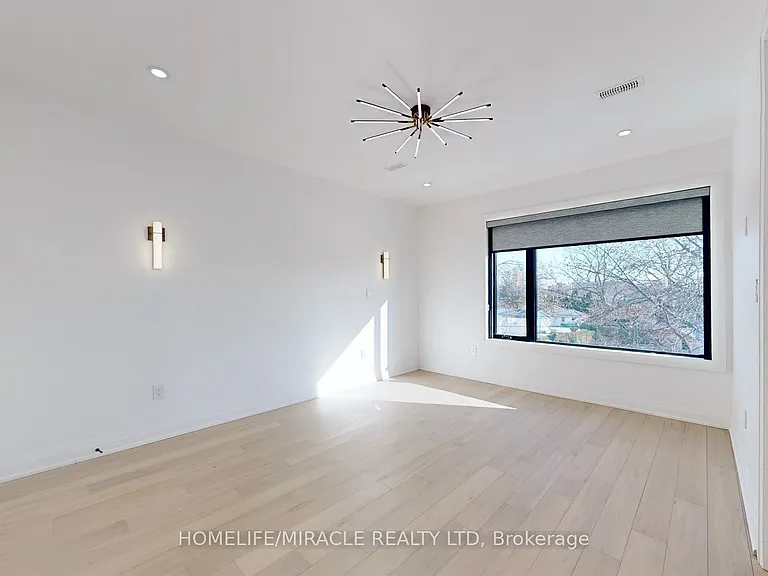 150 Stewart St — Photo 6