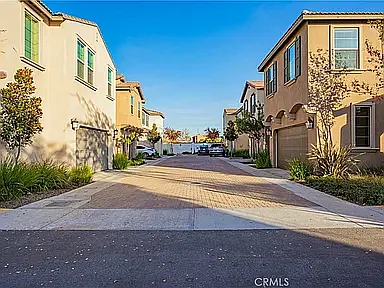 3 bed, 2.5 bath, 1937 sqft, $3,290 — Photo 4