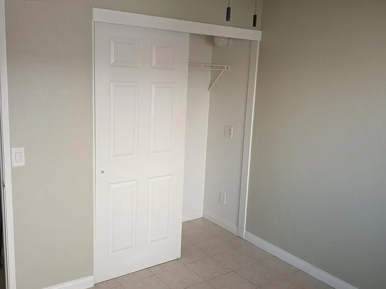 367 N Melrose Dr N #E — Photo 24