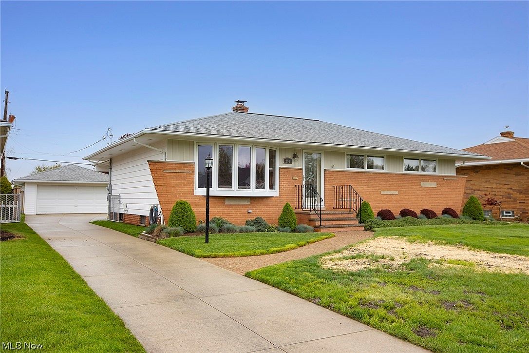 253 E Parkleigh Dr, Seven Hills, OH 44131 Zillow