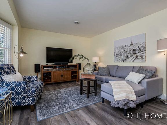 3rd image of 2752 Montreat Ct NE