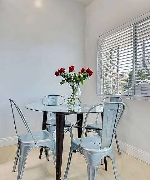 4411 Irvine Ave — Photo 9