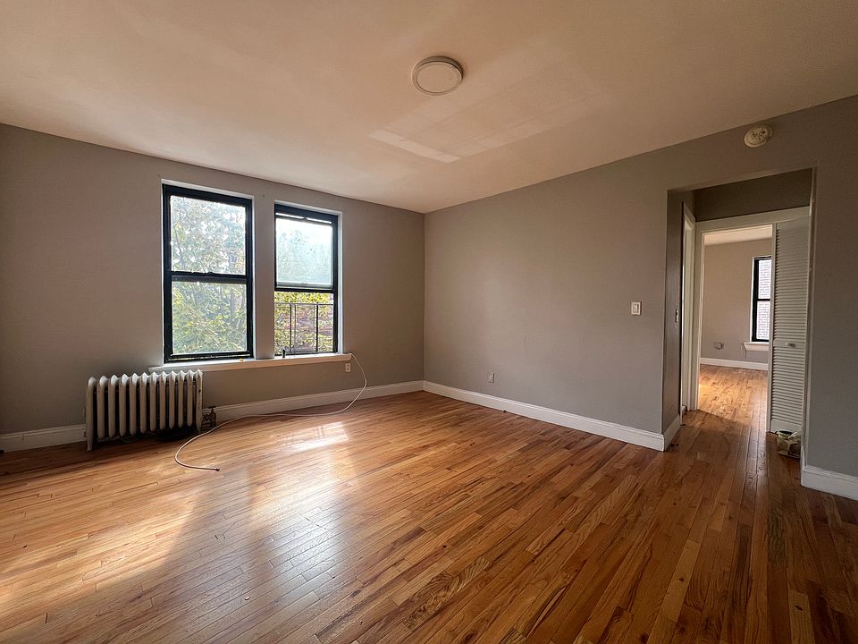 2nd image of 2471 Grand Ave #2R
