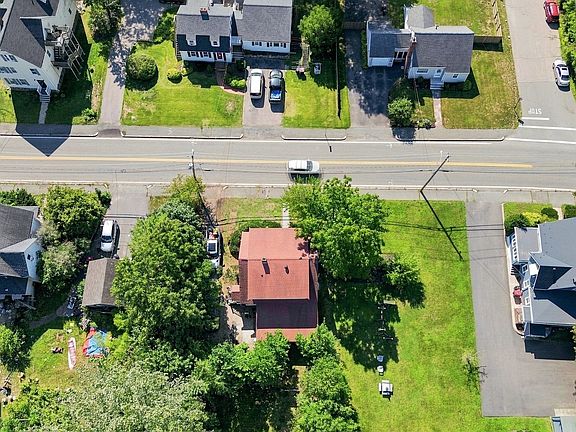4th image of 480 Summer St