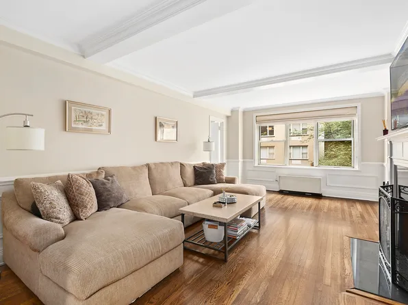 424 East 52nd Street image 1 of 8