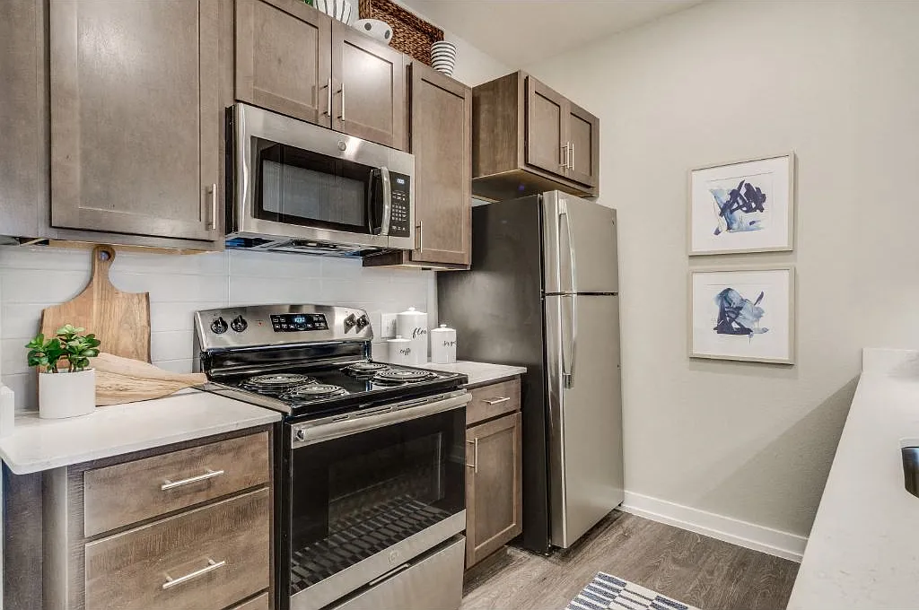 Montgomery Place Apartments — Photo 2