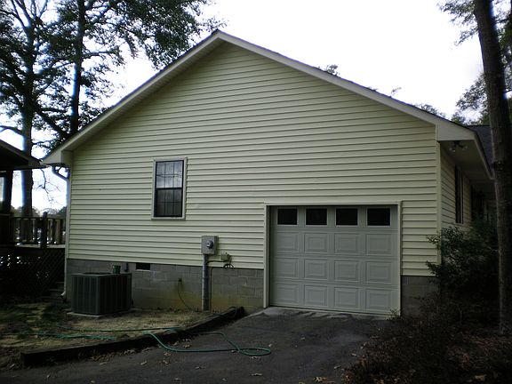 3rd image of 1087 N Lake Dr