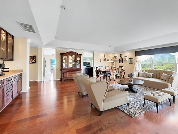 5th image of 1960 Crenshaw Cir #1960
