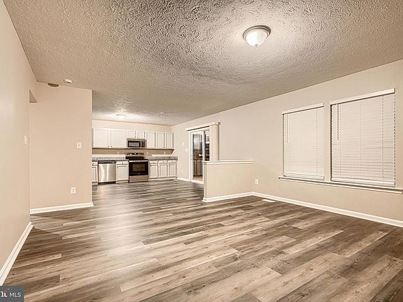 4th image of 467 Manor Rd