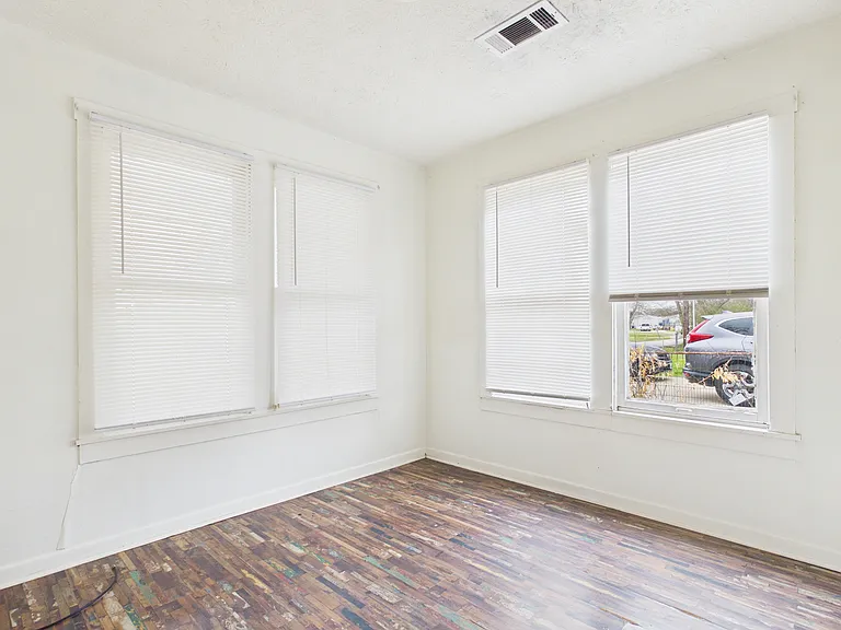 138 Watson St — Photo 14