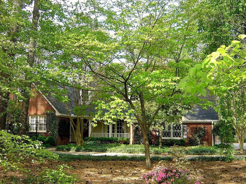 Secluded English Cottage In The Trees