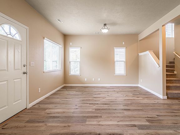 3rd image of 485 W 1465 N APT 101