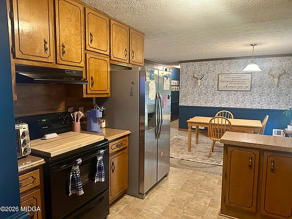 5th image of 145 Highland Cir