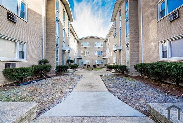 1st image of 7421 S Yates Blvd #7425-3W