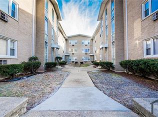 7421 S Yates Blvd #7425-3W, Chicago, IL 60649