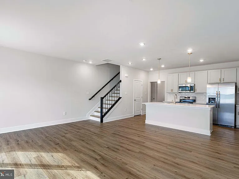 214 Matilda — Photo 4