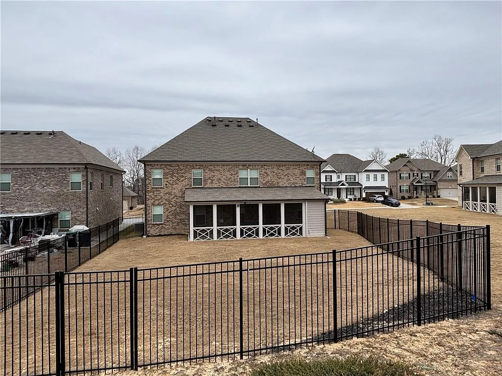5 bed, 4.0 bath, 3393 sqft, $3,995 — Photo 2