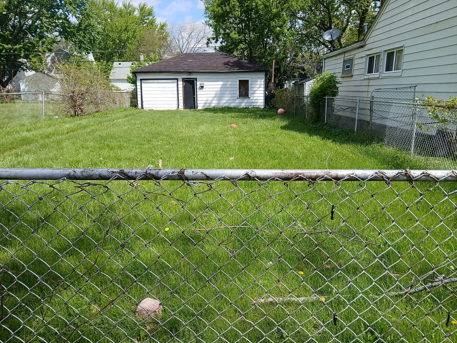 Studio, 300 sqft, $400 — Photo 3