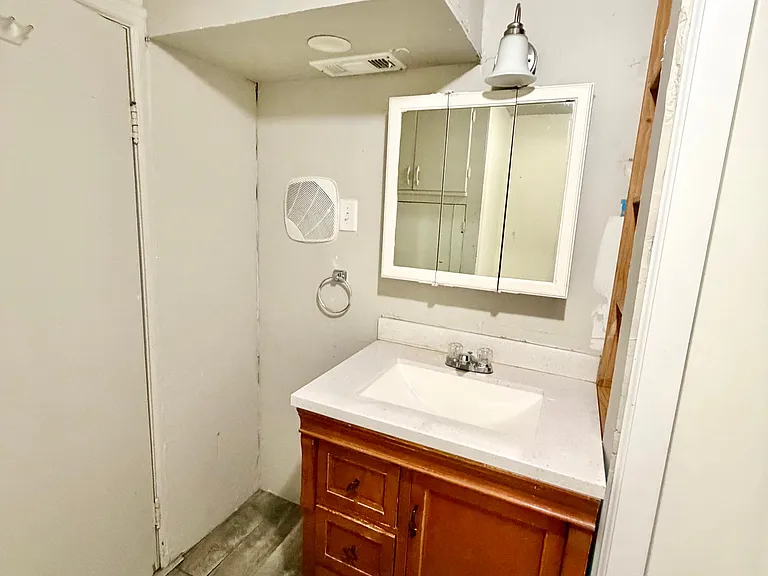 7 Foothill Blvd — Photo 4