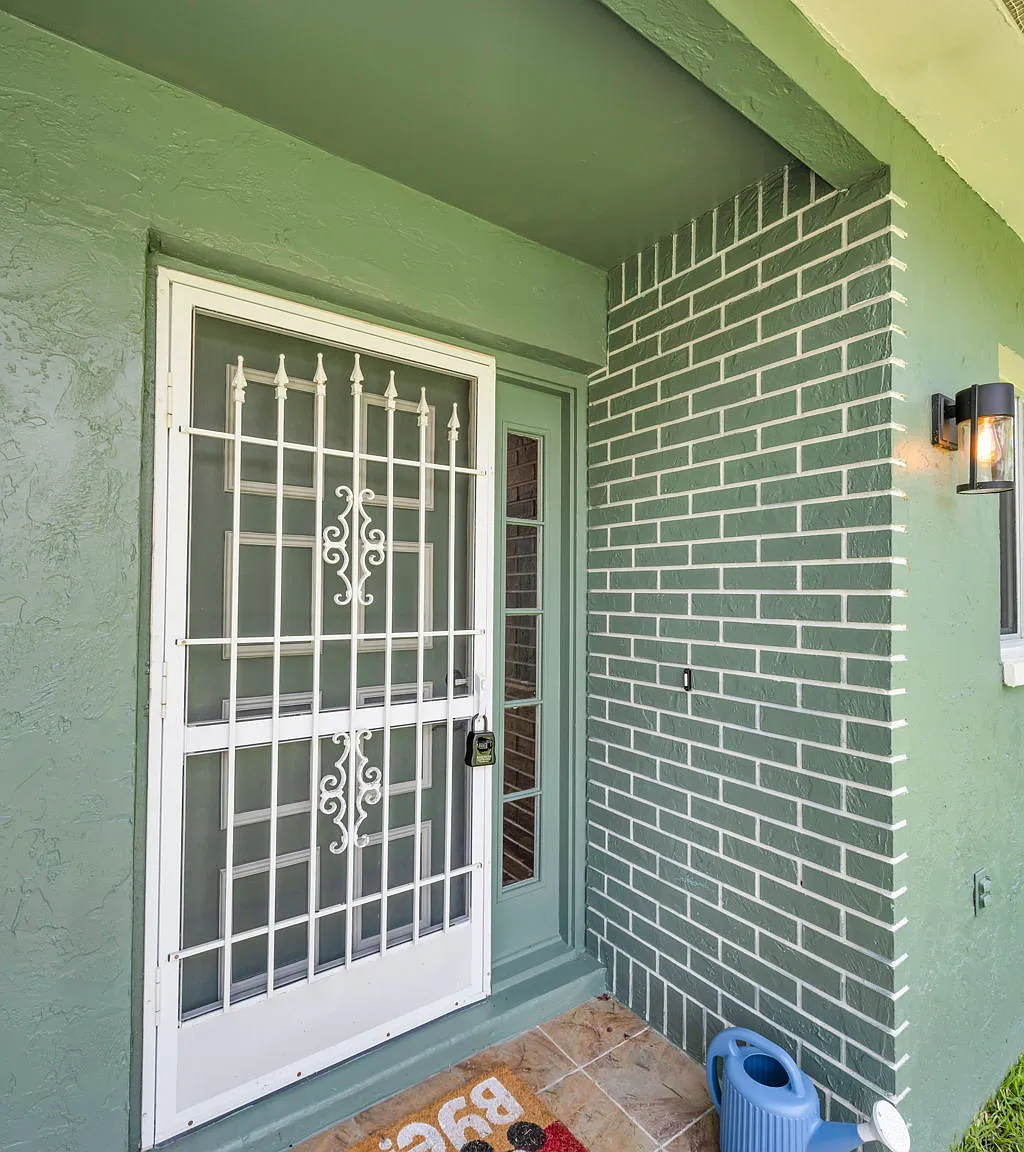 3 Bed W Pool and @ car Garage — Photo 4