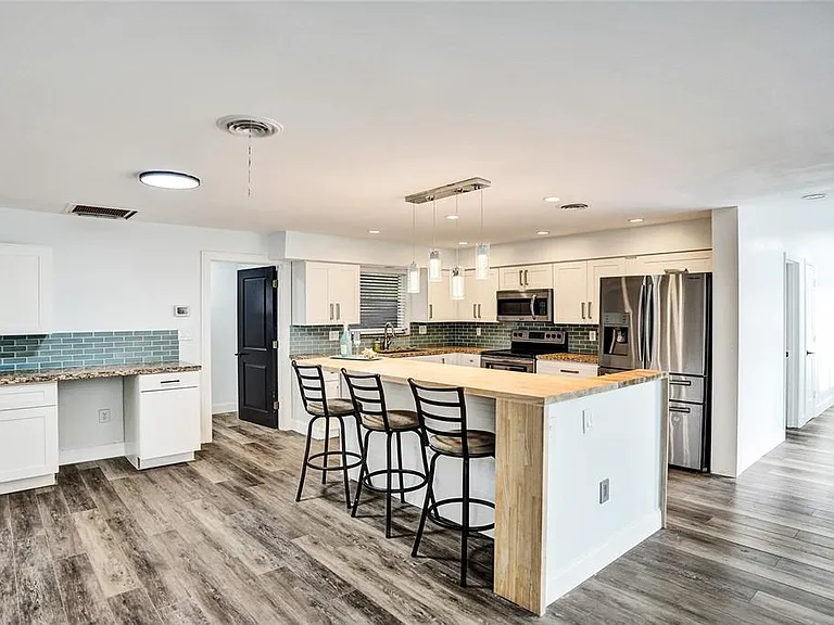1710 SW 6th Ave — Photo 5