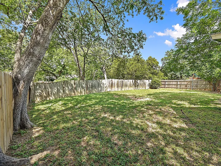 1702 Colony Creek Dr — Photo 29