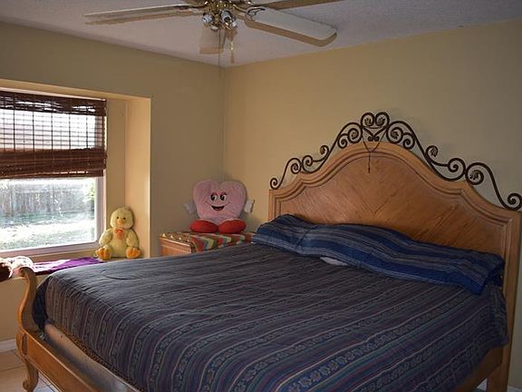 5th image of 1943 E Chapel Dr