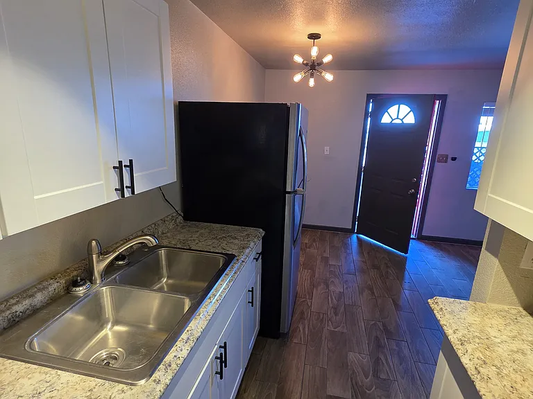 455 E Junction St #4 — Photo 16