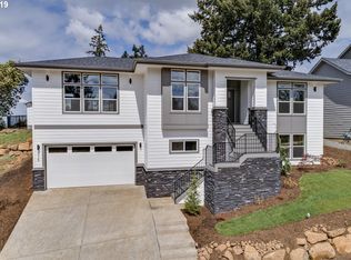 975 Skookum Dr, Silverton, OR 97381