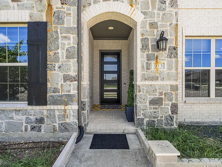 913 Gingham St — Photo 40