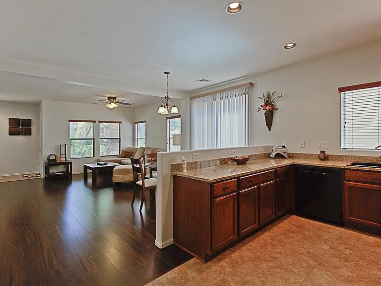 1035 S Cheshire Ln — Photo 4