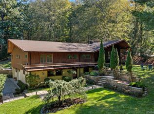 341 River Rd, Saint James, NY 11780