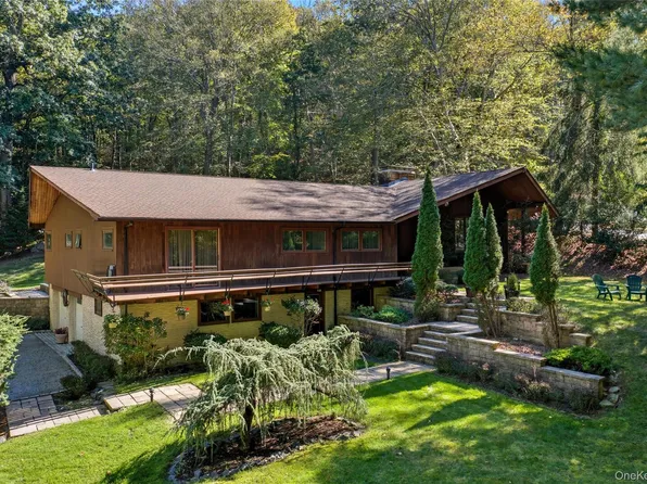 341 River Road, Saint James, NY 11780