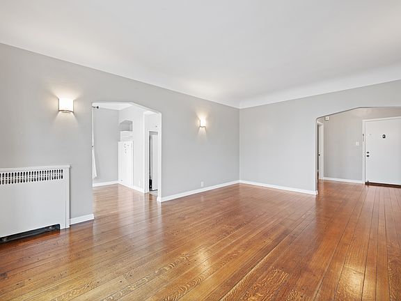2nd image of 1700 Bay St APT 205