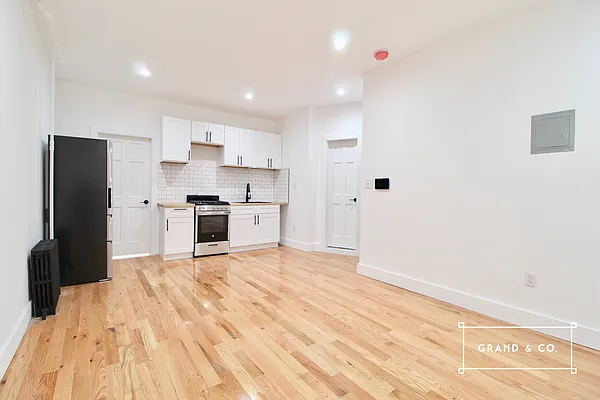 Rented by Grand & Co. | media 12