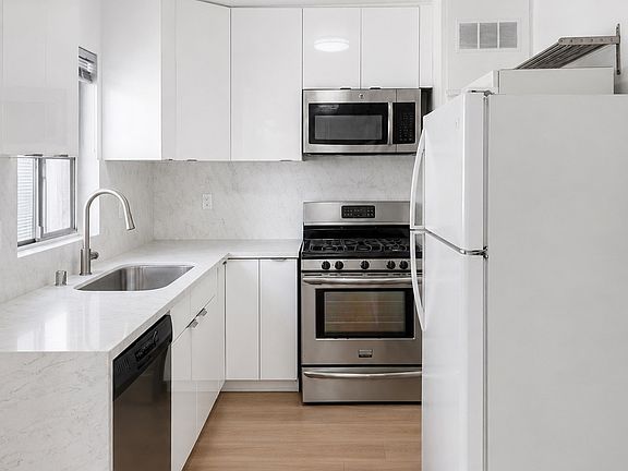 3rd image of 825 Hill St APT B