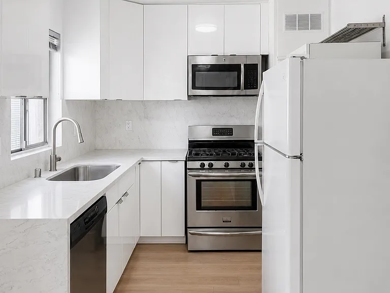 825 Hill St #B — Photo 3