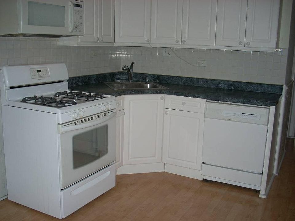 2nd image of 1501 N Leavitt St #2F
