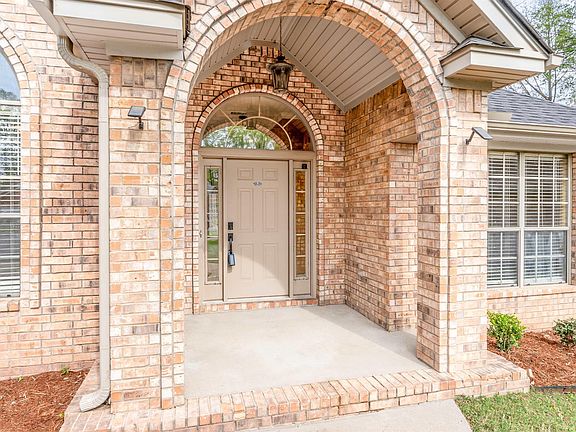 2nd image of 136 Nemours Ct