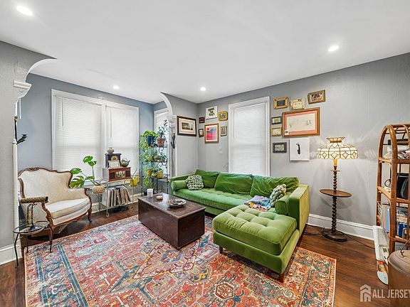 2nd image of 44 State St