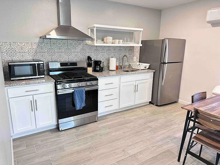 Full Kitchen