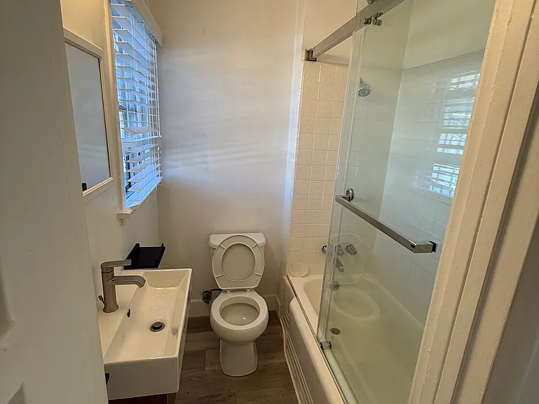 7911 Blackburn Avenue — Photo 3